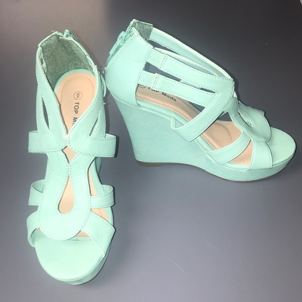 Turquoise wedges with fun design!